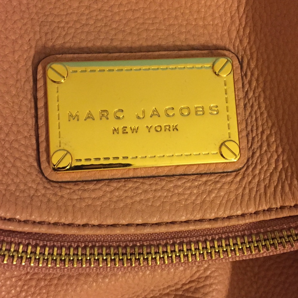 MARC JACOBS large  CLASSIC MESSENGER BAG- EUC - Picture 4 of 9
